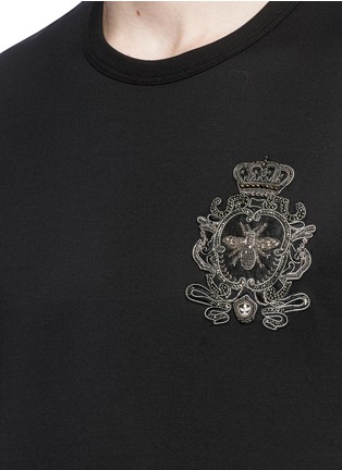 Detail View - Click To Enlarge - - - Crown bee crest embellished T-shirt