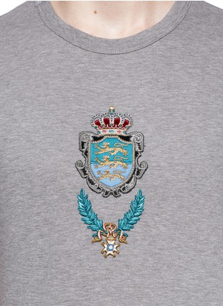 Detail View - Click To Enlarge - - - Crown crest appliqué T-shirt