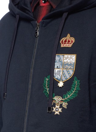 Detail View - Click To Enlarge - - - Crown crest appliqué zip hoodie