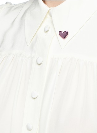 Detail View - Click To Enlarge - MARC JACOBS - Heart pin crepe de Chine blouse