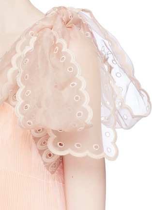 Detail View - Click To Enlarge - CHLOÉ - Scalloped trim tiered pleated silk organza dress