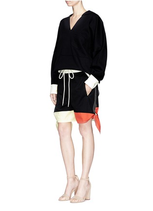 Figure View - Click To Enlarge - CHLOÉ - Knotted cuff colourblock twill nautical shorts