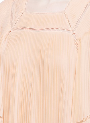 Detail View - Click To Enlarge - CHLOÉ - Batwing sleeve tiered hem pleated georgette dress