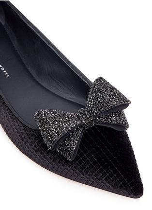 Detail View - Click To Enlarge - 73426 - 'Lucrezia' glass crystal bow velvet flats