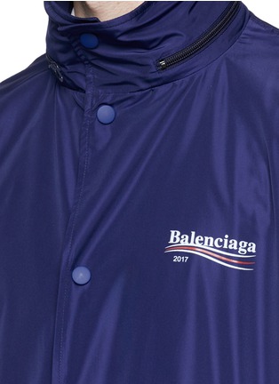 Detail View - Click To Enlarge - BALENCIAGA - Presidential logo print oversized raincoat