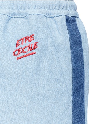 Detail View - Click To Enlarge - ÊTRE CÉCILE - 'Retro' logo embroidered drawstring denim shorts