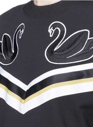 Detail View - Click To Enlarge - VICTORIA, VICTORIA BECKHAM - Swan patch stripe panel oversized sweatshirt