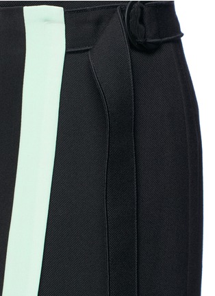 Detail View - Click To Enlarge - VICTORIA, VICTORIA BECKHAM - Belted colourblock wool gaberdine wrap skirt