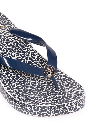 Detail View - Click To Enlarge - TORY BURCH - Leopard print wedge flip flops