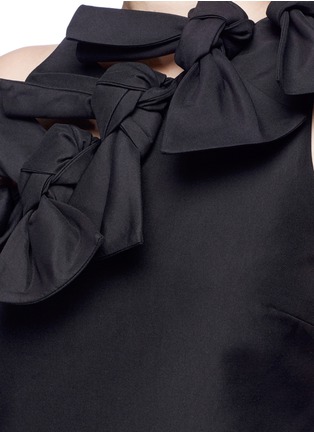 Detail View - Click To Enlarge - C/MEO COLLECTIVE - 'Sweet Devotion' bow embellished one-shoulder dress