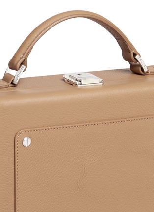  - 71172 - 'Art' leather trunk bag