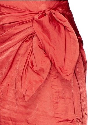 Detail View - Click To Enlarge - MONSE - High split bow crinkled satin skirt