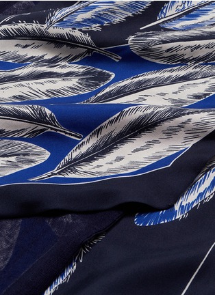 Detail View - Click To Enlarge - FRANCO FERRARI - Feather print silk twill layered scarf