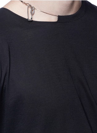 Detail View - Click To Enlarge - VALENTINO GARAVANI - Safety pin necklace T-shirt