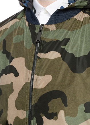 Detail View - Click To Enlarge - VALENTINO GARAVANI - Camouflage print reversible blouson jacket