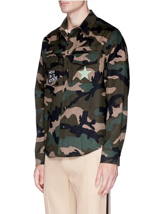 Front View - Click To Enlarge - VALENTINO GARAVANI - x Jamie Reid slogan patch camouflage shirt jacket
