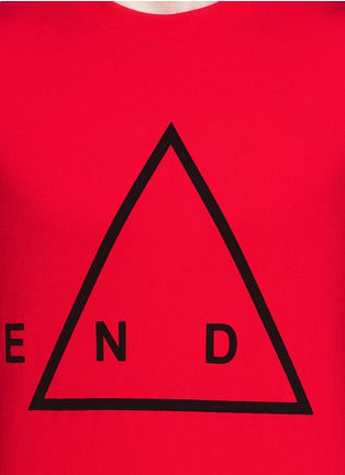 Detail View - Click To Enlarge - MC Q - 'END' triangle print T-shirt