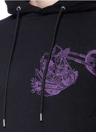 Detail View - Click To Enlarge - MC Q - Pushing Up Daises' print hoodie