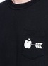Detail View - Click To Enlarge - SACAI - Apple arrow print T-shirt