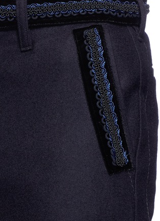 Detail View - Click To Enlarge - SACAI - Ribbon trim belt wool melton pants
