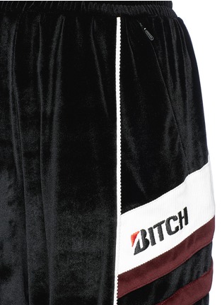 Detail View - Click To Enlarge - GROUND ZERO - Slogan embroidered velvet sweatpants
