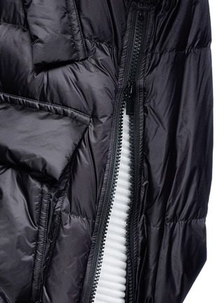 Detail View - Click To Enlarge - SACAI - Faux fur trim quilted down coat