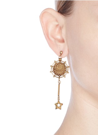 Figure View - Click To Enlarge - CHLOÉ - 'Coins' mismatched earrings
