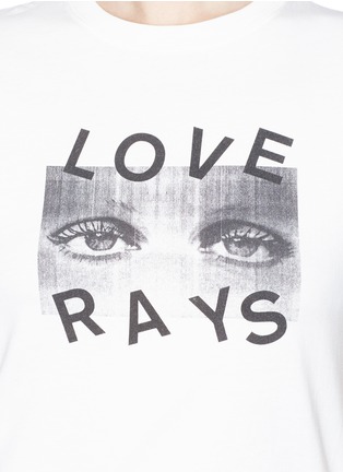Detail View - Click To Enlarge - 74017 - 'Love Rays' print T-shirt