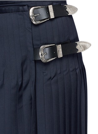 Detail View - Click To Enlarge - TOGA ARCHIVES - Leather belt pleated wrap skirt