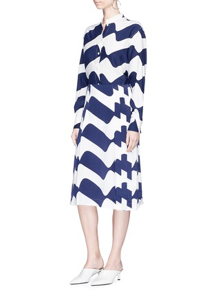 Figure View - Click To Enlarge - VICTORIA BECKHAM - Oversized wave print silk crepe shirt