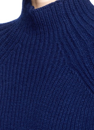 Detail View - Click To Enlarge - VICTORIA BECKHAM - Oversized wool cable knit poloneck sweater