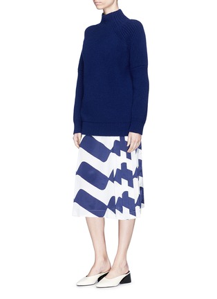 Figure View - Click To Enlarge - VICTORIA BECKHAM - Oversized wool cable knit poloneck sweater