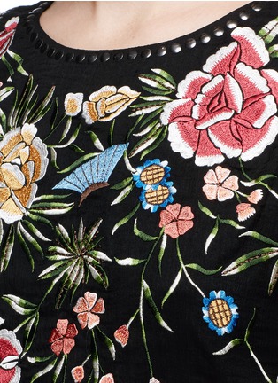 Detail View - Click To Enlarge - ALICE & OLIVIA - 'Arra' stud floral embroidered crépon cropped top