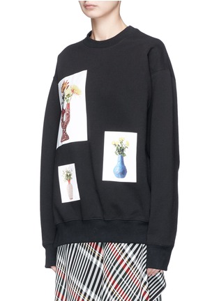 Front View - Click To Enlarge - PORTS 1961 - Convertible sleeve flower vase print patch sweatshirt