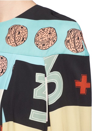 Detail View - Click To Enlarge - VALENTINO GARAVANI - Number hand sign graphic print crepe dress