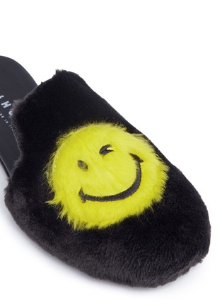 Detail View - Click To Enlarge - JOSHUA SANDERS - Smiley® embroidered rabbit fur slippers