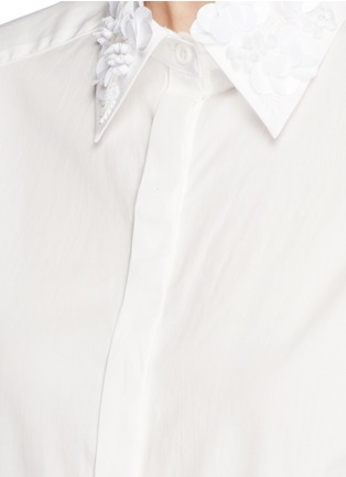 Detail View - Click To Enlarge - MUVEIL - Detachable embellished collar and cuff shirt