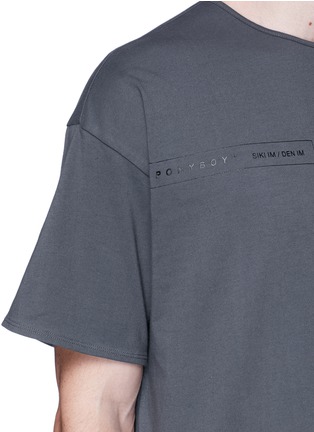 Detail View - Click To Enlarge - SIKI IM / DEN IM - 'Ponyboy' face embroidered poem print T-shirt