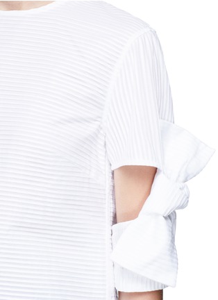 Detail View - Click To Enlarge - ROBERTS | WOOD - Cutout bow sleeve pleated shirting top