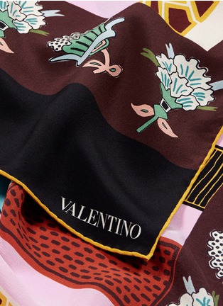 Detail View - Click To Enlarge - VALENTINO GARAVANI - Number hand sign print silk crepe scarf