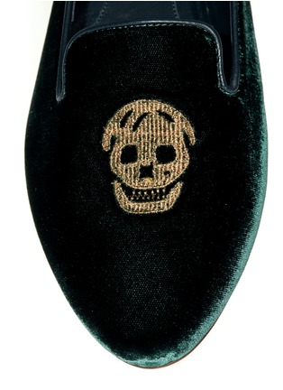 Detail View - Click To Enlarge - ALEXANDER MCQUEEN - Skull-embroidery velvet slip-ons