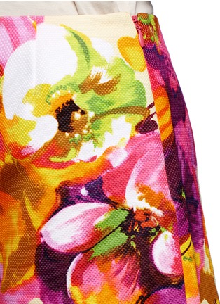 Detail View - Click To Enlarge - VALENTINO GARAVANI - Floral print cotton shorts
