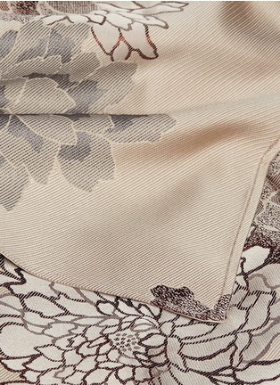 Detail View - Click To Enlarge - FRETTE - Tweed Flower king size duvet set – Beige/Dark Red
