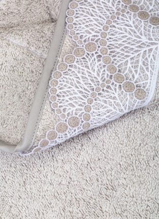 Detail View - Click To Enlarge - FRETTE - Mistletoe lace bath sheet– Grey/ White