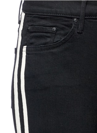 Detail View - Click To Enlarge - MOTHER - 'Insider' contrast outseam cropped jeans