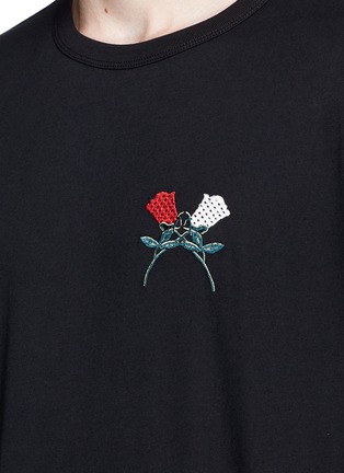 Detail View - Click To Enlarge - DRIES VAN NOTEN - 'Holiday' rose appliqué cotton T-shirt