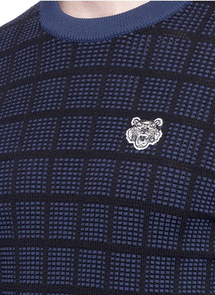 Detail View - Click To Enlarge - KENZO - Tiger appliqué check jacquard sweater