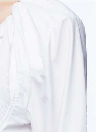 Detail View - Click To Enlarge - JACQUEMUS - Ruched yoke rib panel basketweave shirt