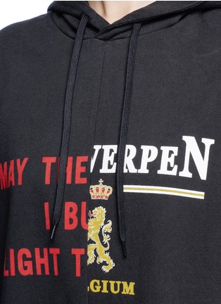 Detail View - Click To Enlarge - VETEMENTS - Slogan print oversized hooded T-shirt