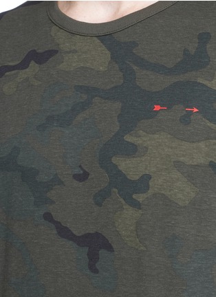 Detail View - Click To Enlarge - THE UPSIDE - 'Jack' logo embroidered camouflage print T-shirt